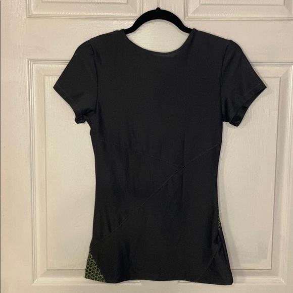 🌺 4 for $25 Fila Workout Tee - Picture 4 of 5